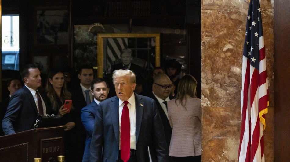 Trump, '&egrave; un onore avere Zelensky con noi, ne ha passate tante'
