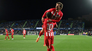 Atlético de Madrid vence Getafe com hat-trick de Griezmann e se garante na Champions