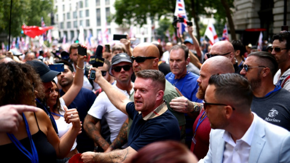 Britischer Rechtsradikaler Tommy Robinson fr&uuml;hzeitig aus Haft entlassen