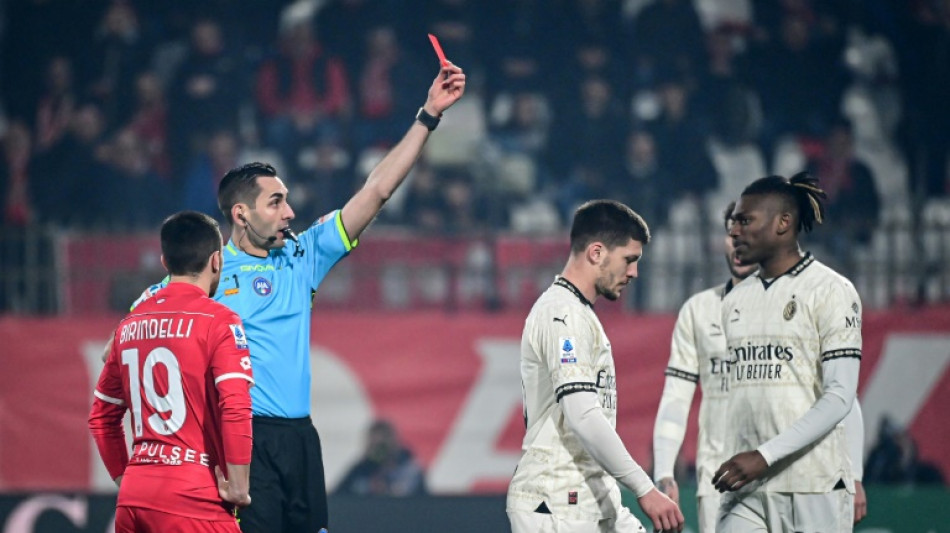 Atacante do Milan Luka Jovic &eacute; suspenso por 2 jogos
