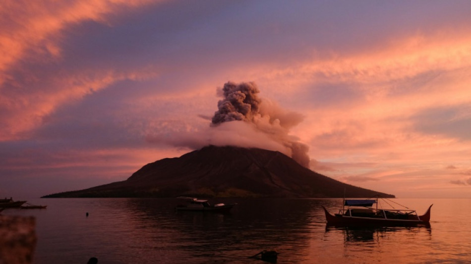 Indonesiens Behörden geben nach Ausbrüchen von Vulkan Ruang Entwarnung