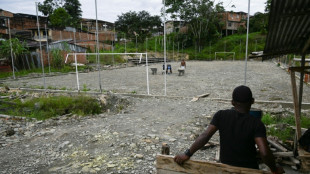 En Colombie, des gangs manient pelles et brouettes pour b&acirc;tir la paix
