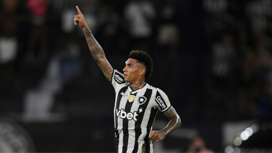 Com um a menos, Botafogo vence Universidad de Chile (1-0) e vai &agrave;s oitavas da Libertadores