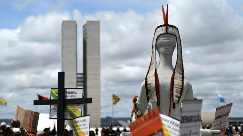 Miles de indígenas brasileños exigen al Congreso que proteja sus tierras