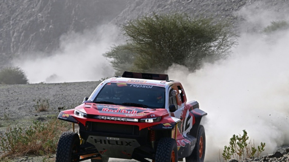 Dakar-2026: Quintero vainqueur en auto, Sanders aux commandes &agrave; moto