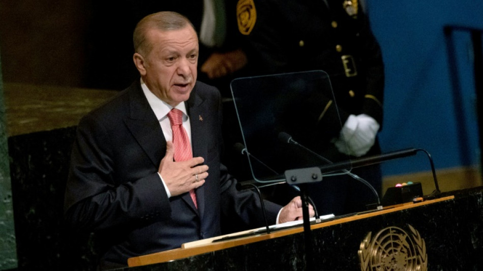 Israeli, Turkish leaders meet as tensions ease