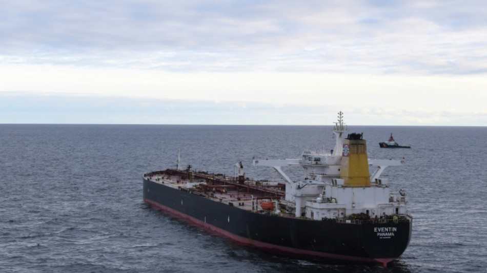 Zollkontrolle von vor R&uuml;gen havariertem &Ouml;ltanker "Eventin" k&ouml;nnte Tage dauern