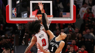 NBA: les Spurs g&acirc;chent &agrave; Chicago, Dallas perd Irving et un 5e match