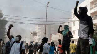 S&eacute;n&eacute;gal: soci&eacute;t&eacute; civile et opposition maintiennent la pression &agrave; la veille d'une marche