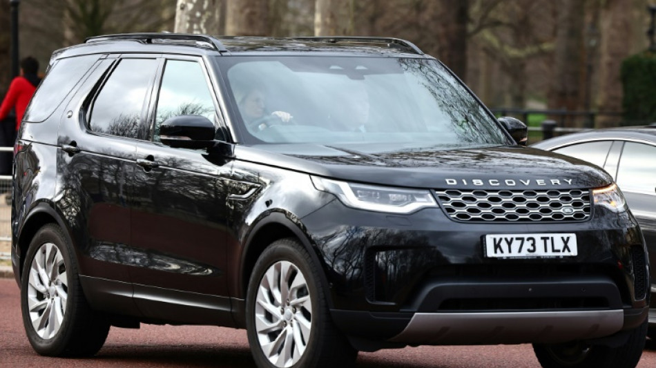 La visita de Enrique a Carlos III debido al c&aacute;ncer suscita esperanzas de reconciliaci&oacute;n