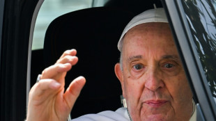 Frisch genesener Papst Franziskus feiert die Palmsonntagsmesse