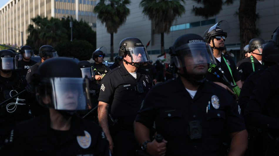 Tribunale Usa limita lo schieramento di truppe a Los Angeles