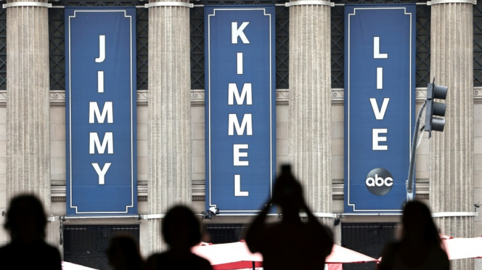 Gigantes dos meios de comunica&ccedil;&atilde;o dos EUA cedem &agrave;s press&otilde;es de Trump por c&aacute;lculo econ&ocirc;mico