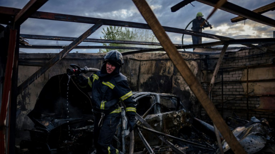 El agotador trabajo de los bomberos en la ciudad ucraniana de Járkov