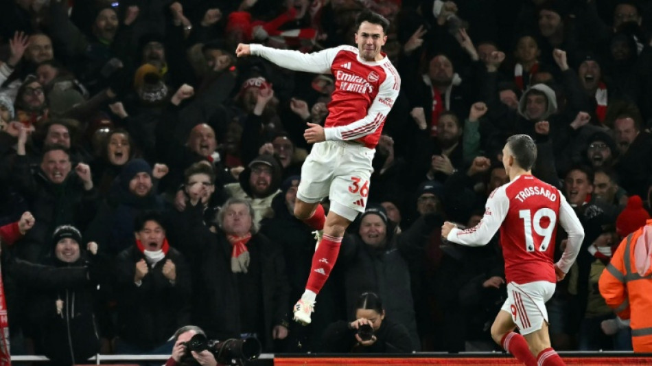 Foot: Arsenal foudroie Aston Villa (4-1) dans le choc au sommet