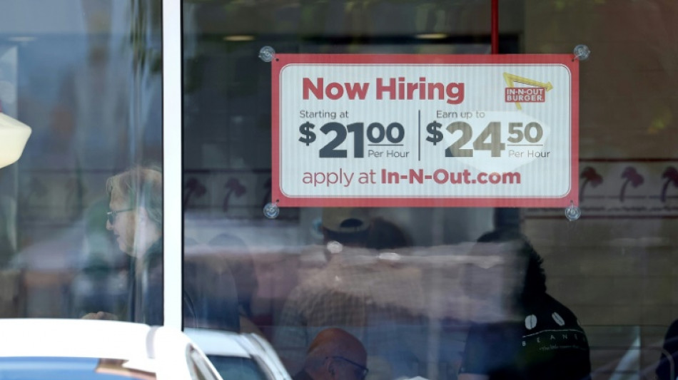 US unemployment ticks down as job market remains robust