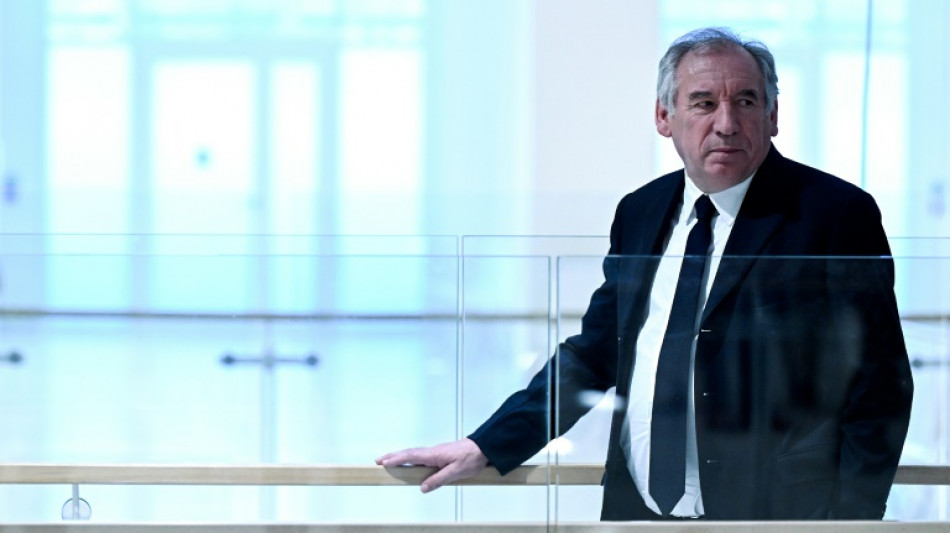 Bayrou ouvre une crise dans le camp pr&eacute;sidentiel, sur fond de remaniement