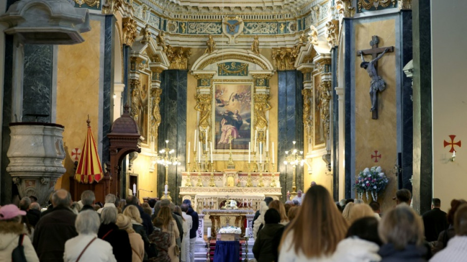 Sobri&eacute;t&eacute; et recueillement aux fun&eacute;railles d'Evelyne Leclercq