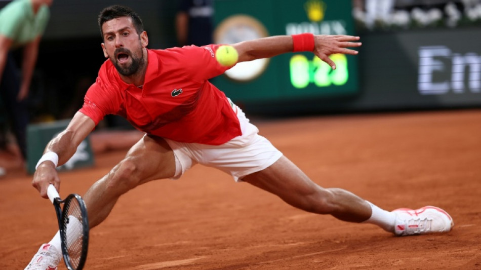 Djokovic vence Misolic e vai &agrave;s oitavas de Roland Garros