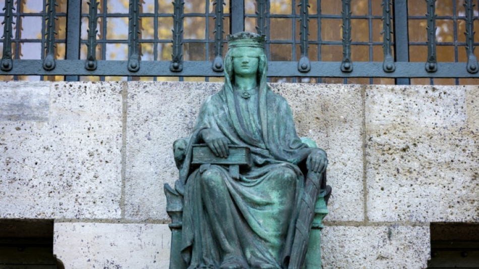Lange Haft in Prozess um in Wohnung aufbewahrte Leiche in Frankfurt am Main