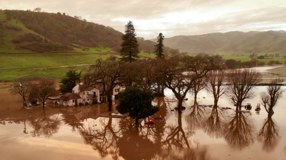 Les temp&ecirc;tes en Californie font 14 morts, la ville du prince Harry &eacute;vacu&eacute;e