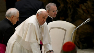 Papa Francisco, gripado, passa por exames em hospital de Roma