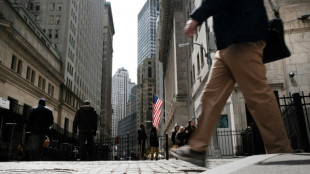 Wall Street timidement au-dessus de l'&eacute;quilibre &agrave; la veille de la Fed