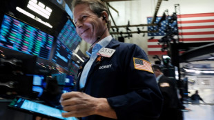 Wall Street d&eacute;marre en baisse, en manque de conviction