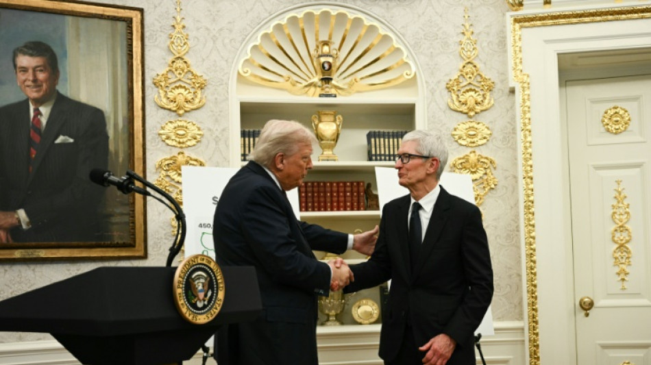 Apple promete investimento adicional de US$ 100 bi nos EUA