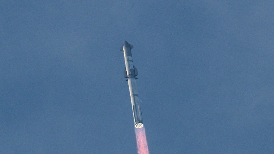 SpaceX celebra "d&iacute;a incre&iacute;ble" pese a perder megacohete al final de vuelo de prueba