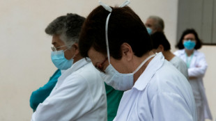 España quiere reimponer temporalmente la mascarilla en los hospitales