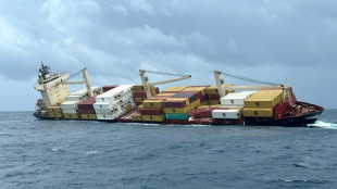 Schiffsunglück vor indischer Küste: Küstenwache kämpft gegen Ölverschmutzung