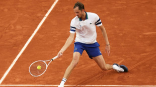 Medvedev vence Machac e vai às oitavas de Roland Garros