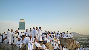 Gläubige erklimmen trotz glühender Hitze Berg Arafat zum Höhepunkt des Hadsch