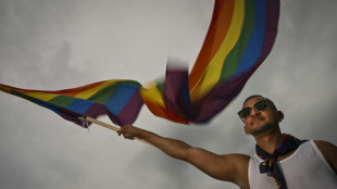 Regenbogenflagge am Bundestag: Heftige Kritik an Merz' "Zirkuszelt"-&Auml;u&szlig;erung