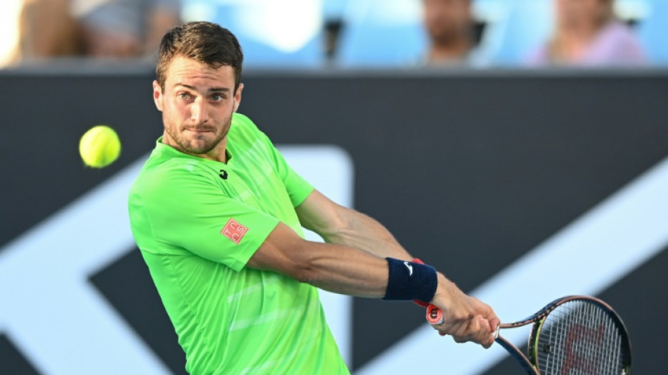 El espa&ntilde;ol Mart&iacute;nez remonta al argentino B&aacute;ez y gana su primer ATP en Santiago