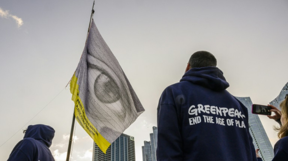 Forderung nach UN-Plastikabkommen: Greenpeace-Aktivisten entern Tanker in Südkorea