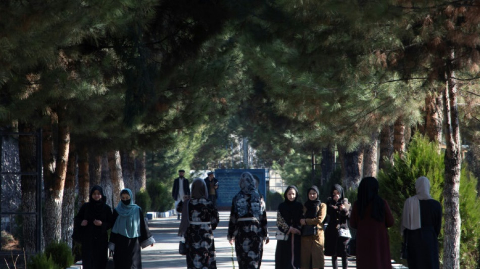 Reapertura de universidades públicas en Afganistán, con pocas estudiantes