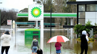 Thousands evacuate from 'dangerous' Sydney floods