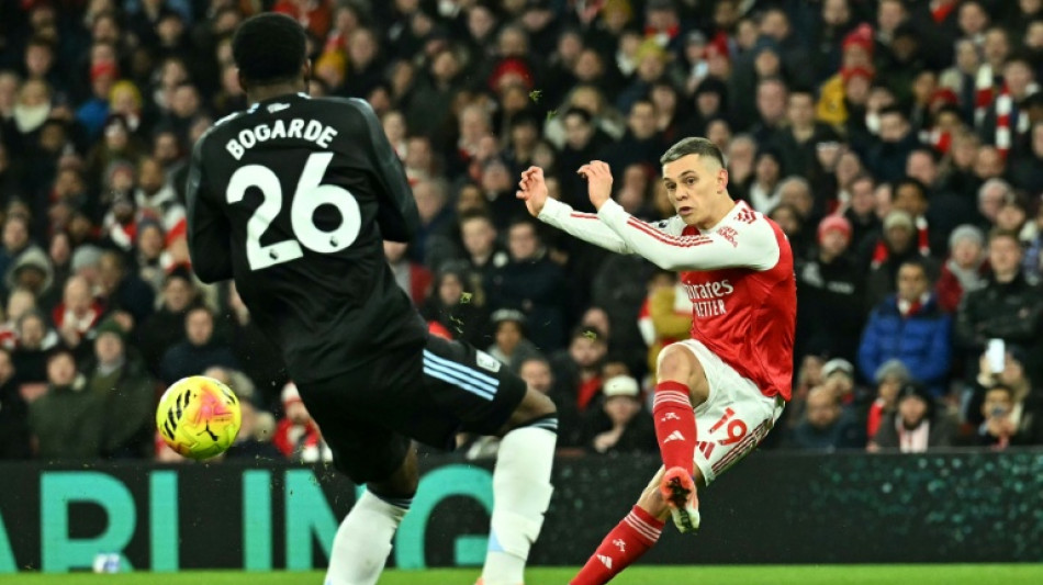 Angleterre: Arsenal au sommet, Manchester United et Chelsea se ratent
