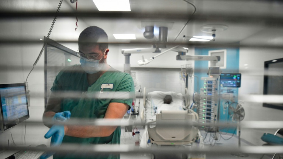 Covid: les admissions &agrave; l'h&ocirc;pital en forte hausse, pr&eacute;vient Sant&eacute; publique France