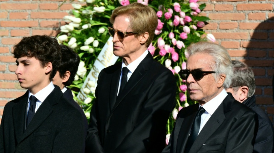 Celebridades de todo el mundo asisten al funeral de Valentino en Roma