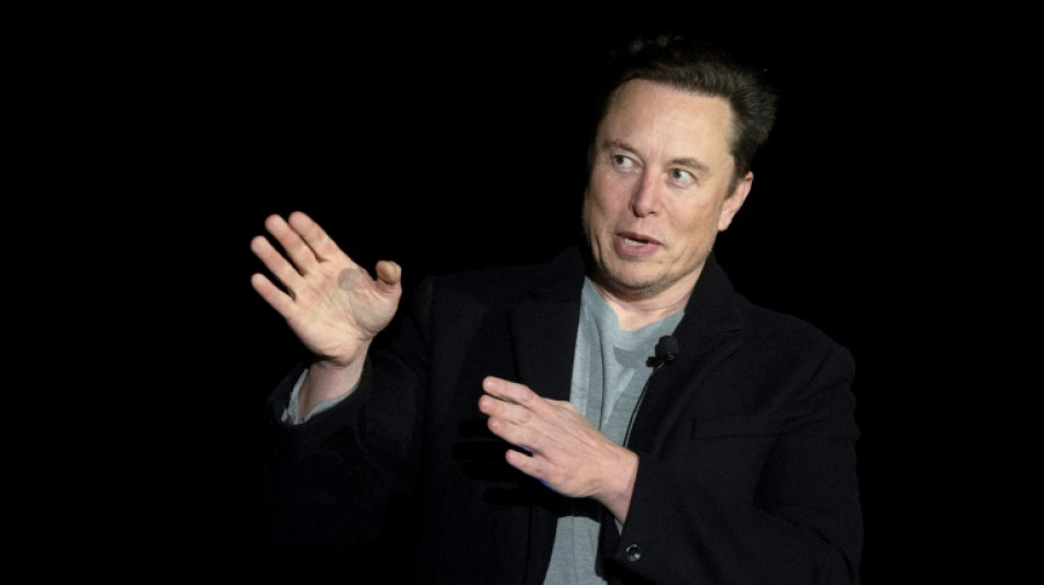 Elon Musk se protege y vende acciones de Tesla por casi 7.000 millones de dólares