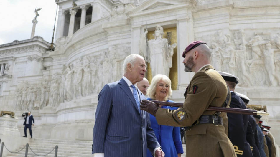 Carlos y Camila celebran el vig&eacute;simo aniversario de una controvertida boda