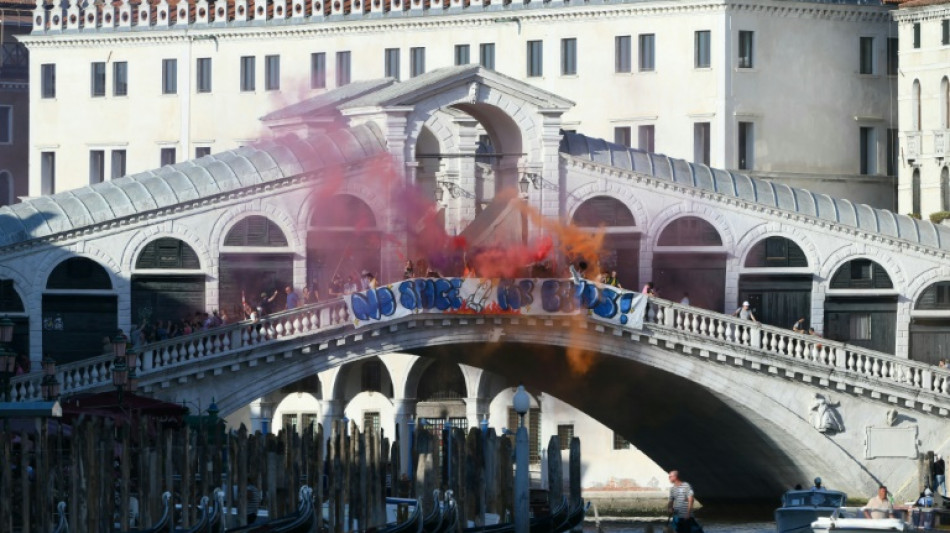 "Bezos, raus aus der Lagune": Protest gegen Hochzeit von US-Milliard&auml;r in Venedig
