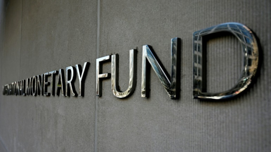 FMI advierte a Paraguay sobre aumento de salarios y le pide no recortar inversiones