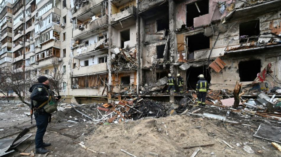 Ukraine: combats en cours à Kiev, des zones civiles visées affirme le président Zelensky