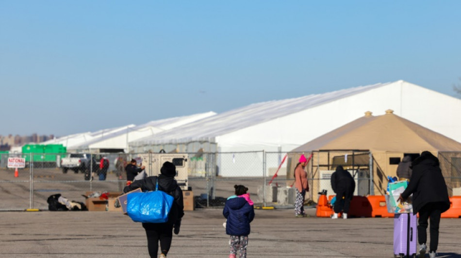 Acampamento isolado em Nova York simboliza a crise migrat&oacute;ria