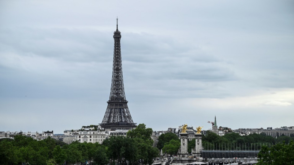 Entre JO, &eacute;lections et m&eacute;t&eacute;o morose, le tourisme au ralenti 