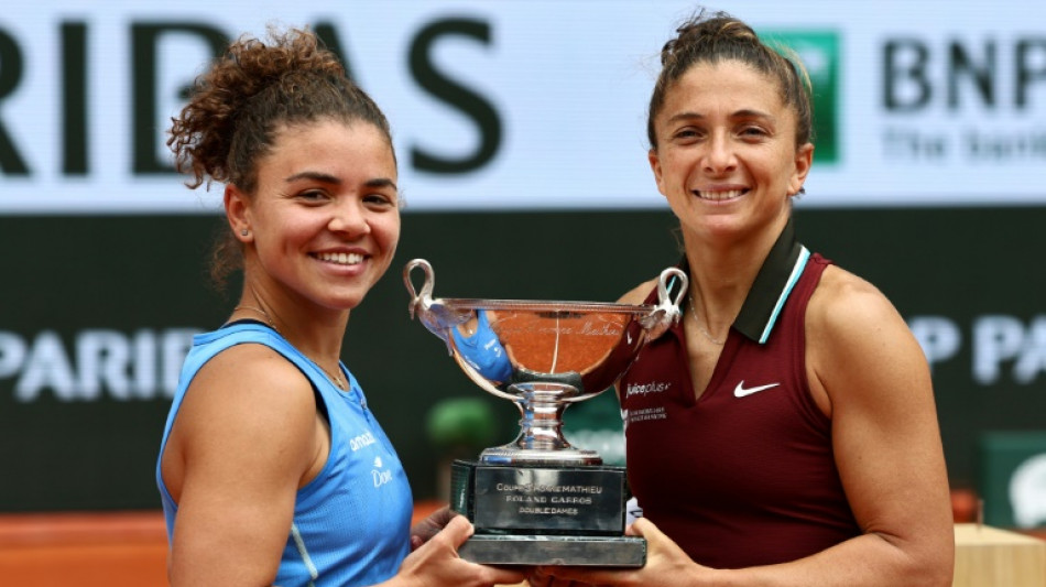 Sara Errani e Jasmine Paolini s&atilde;o campe&atilde;s nas duplas femininas em Roland Garros